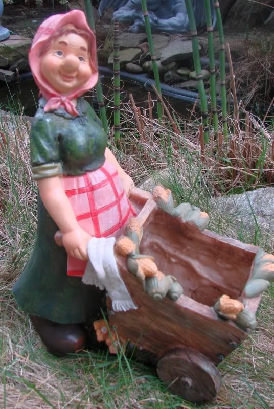 too oma im garten too oma im garten